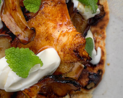 On the Coals Yoghurt Flatbread, BBQ Mushrooms & Crème Fraiche I Kasai Grills